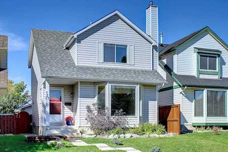111 Woodglen Grove SW Calgary, AB T2W 4J9