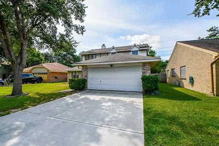 8027 Big Oak Trail Dr Houston, TX 77040
