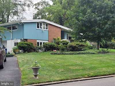 4112 Barberry Dr Lafayette Hill, PA 19444