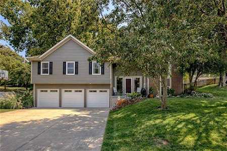 805 N Woodridge Dr Liberty, MO 64068