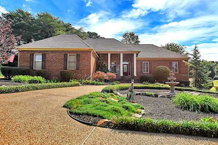350 River Chase Rd Lenoir City, TN 37772