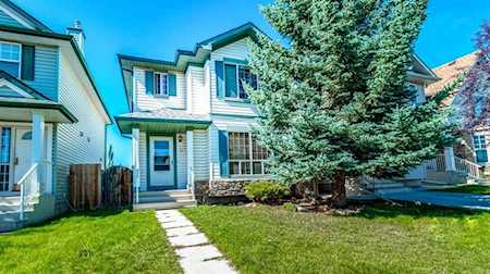 240 Tarington Close NE Calgary, AB T3J 3J2