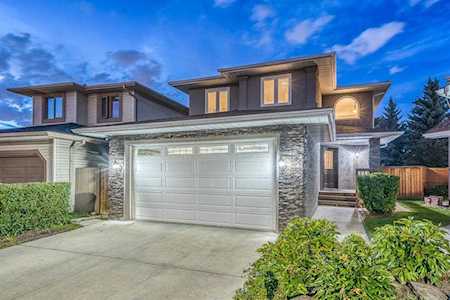 121 Riverwood Close SE Calgary, AB T2C 3Z5