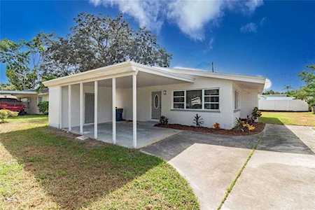10524 Blossom Lake Dr Seminole, FL 33772