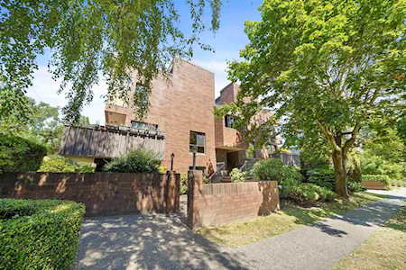 2195 W 40th Avenue #204 Vancouver, BC V6M 1W4