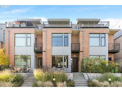 1652 NW Riverscape St Portland, OR 97209
