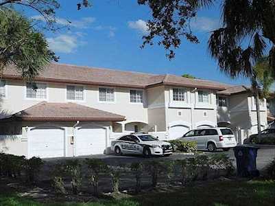 8985 NW 38th Dr Coral Springs, FL 33065