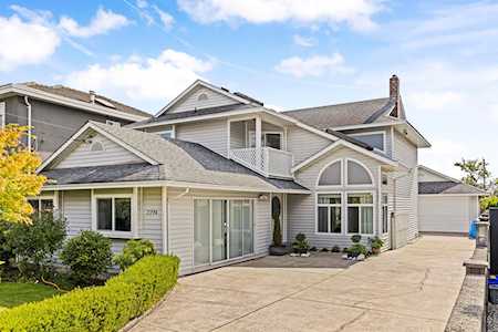 7736 18th Avenue Burnaby, BC V3N 1J2