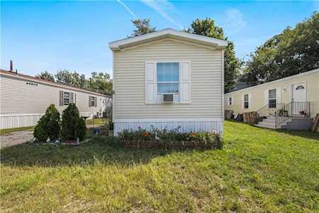 8 Stephanie Dr Pawtucket, RI 02860