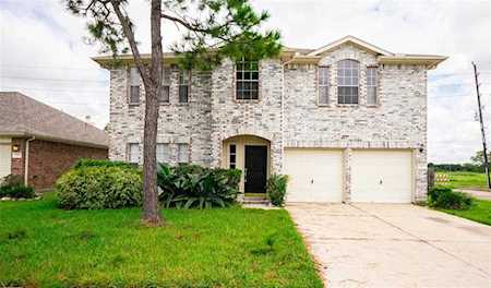3019 Glenwood Dr Pearland, TX 77584