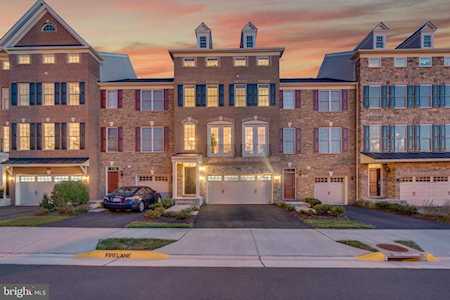 25061 Cambridge Hill Terrace Chantilly, VA 20152