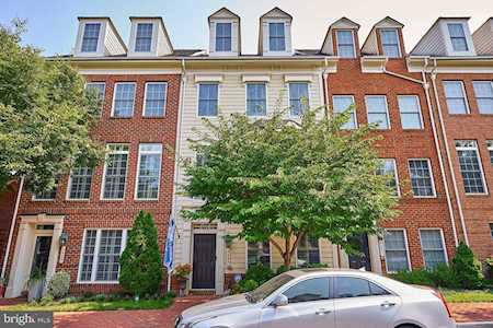 5233 Harold Secord St Alexandria, VA 22304