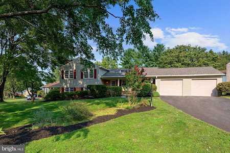 9810 Meadow Dale Ct Vienna, VA 22181
