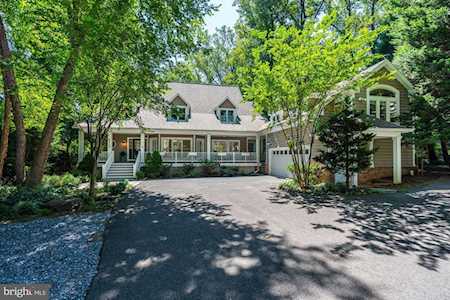 8605 Long Acre Ct Bethesda, MD 20817