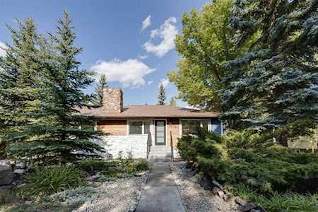128 Thorncrest Rd NW Calgary, AB T2K 3B3