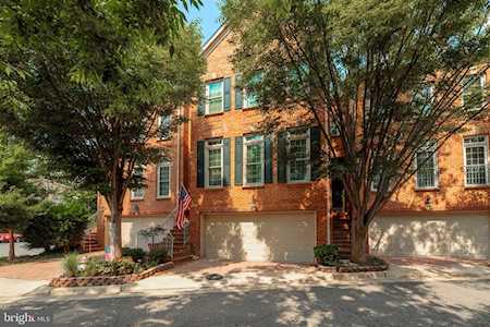 5027 Waple Ln Alexandria, VA 22304