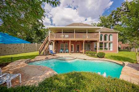 2 Twin Valley Dr Sugar Land, TX 77479