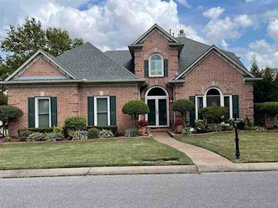 586 Warwick Willow Ln Collierville, TN 38017
