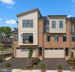 7652 Cross Creek Dr Columbia, MD 21044
