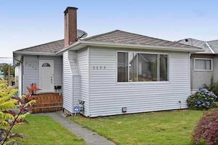 3323 Napier Street Vancouver, BC V5K 2X4