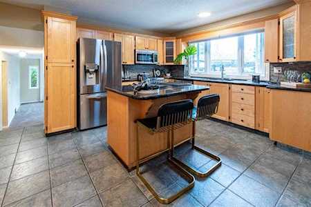28 Parkwood Rise SE Calgary, AB T2J 3X7