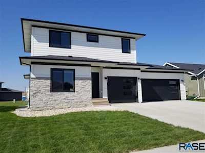 221 Creekside Ave Harrisburg, SD 57032-0000