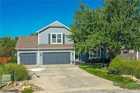 5525 NE Sunshine Dr Lees Summit, MO 64064