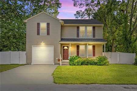 60 Peach Orchard Dr East Providence, RI 02915
