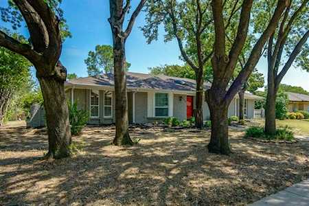 727 Knollridge Drive Lewisville, TX 75077