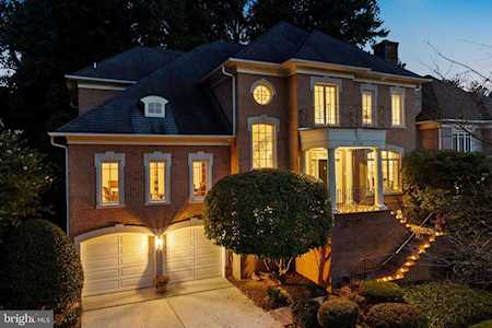 6706 Honesty Dr Bethesda, MD 20817
