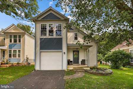 6 Fenton Wood Dr Sterling, VA 20165
