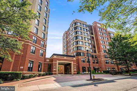 2220 Fairfax Dr #PH06 Arlington, VA 22201