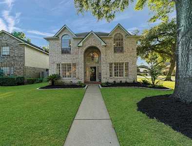 202 Aberdeen St Stafford, TX 77477