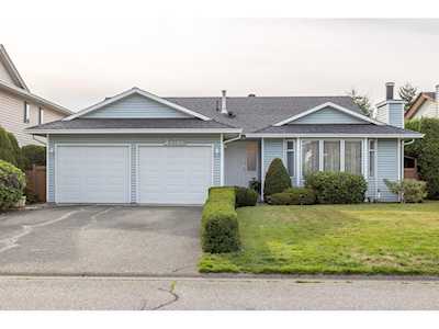 12205 202 Street Maple Ridge, BC V2X 8X6