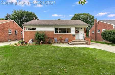 9939 Deering St Livonia, MI 48150