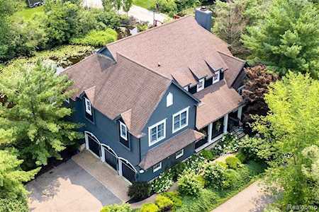 9005 Commerce Rd Update, MI 48382