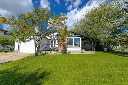9518 77 Ave Grande Prairie, AB T8V 4T3