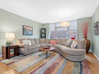 20 Hammond Pond Pkwy #202 Newton, MA 02467