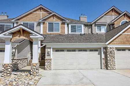 58 Discovery Heights SW Calgary, AB T3h 4Y6