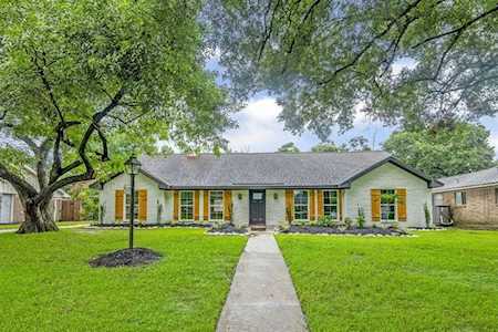 1511 Neptune Ln Houston, TX 77062