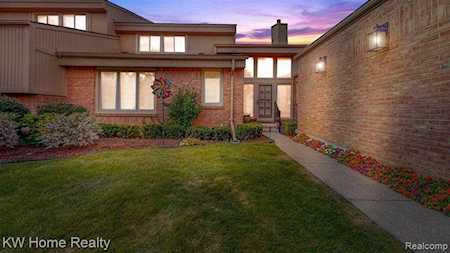 29765 Deer Run #43 Farmington Hills, MI 48331