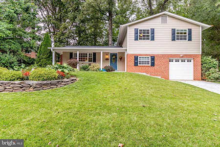 5207 Stonington Dr Fairfax, VA 22032