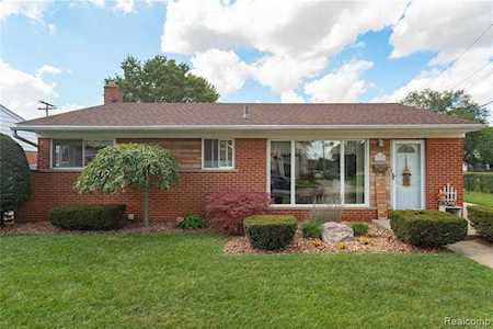 8755 Columbia St Dearborn Heights, MI 48127