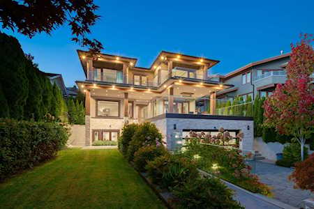 2277 Lawson Avenue West Vancouver, BC V7V 2E3