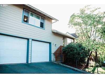 371 NE Village Squire Ave #8 Gresham, OR 97030