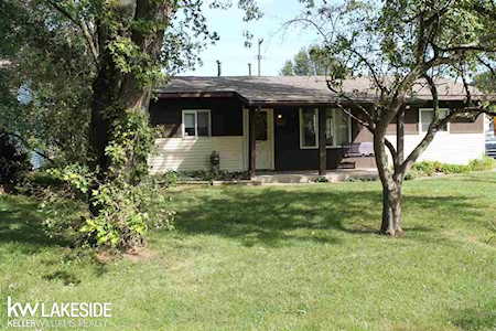 3221 Hessel Rochester Hills, MI 48307