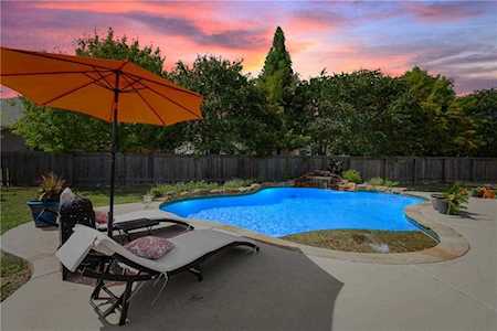 18916 Hilltop Canyon CV Pflugerville, TX 78660