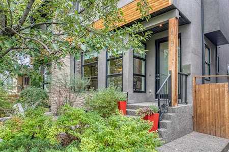 1718 32 Ave SW Calgary, AB T2T 1V9