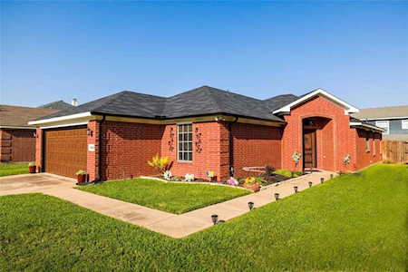 1825 Kingsbrook Trail Fort Worth, TX 76120