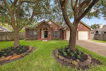 8623 Green Ash Dr Sugar Land, TX 77479